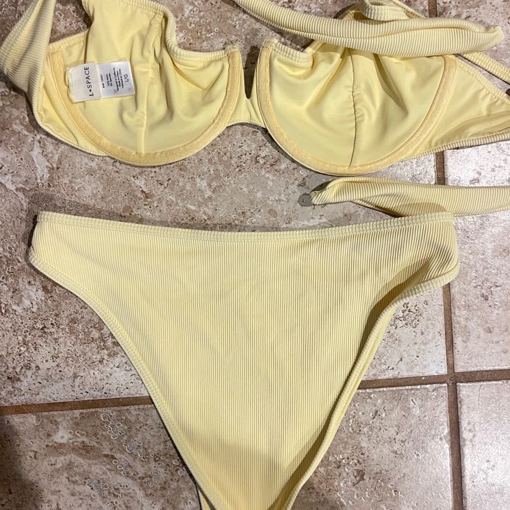 Women's Yellow Ribbed Underwire Bikini Set - Picture 3 of 3